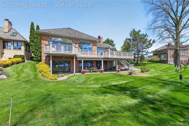 24 Chateaux Du Lac, Fenton Charter Township, MI 48430