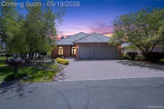 24 Chateaux Du Lac, Fenton Charter Township, MI 48430