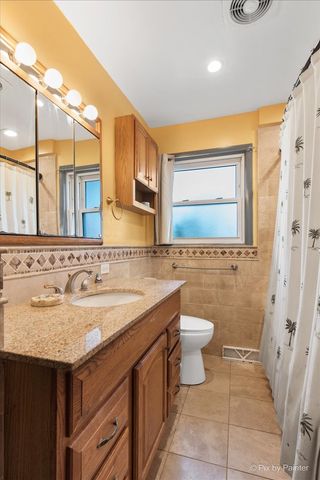 539 W Rose Avenue, Addison, IL 60101