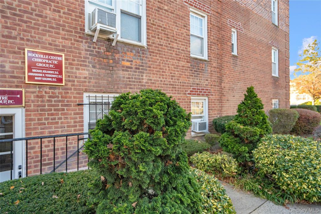 200 N Village Avenue 100, Rockville Centre, NY 11570 — photo 4