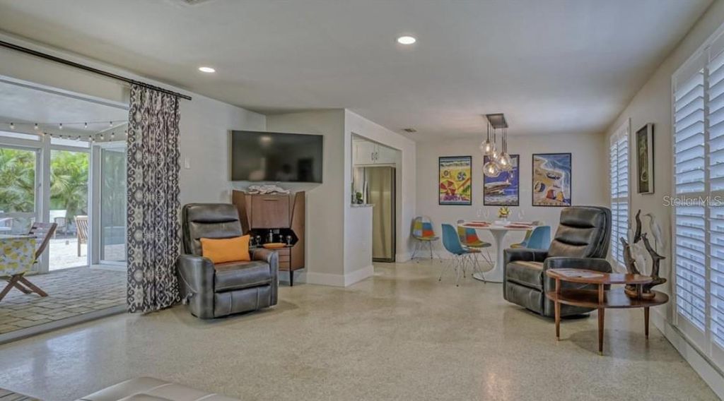 Image 2 of property listing at 2904 HOMASASSA ROAD, Sarasota, FL 34239