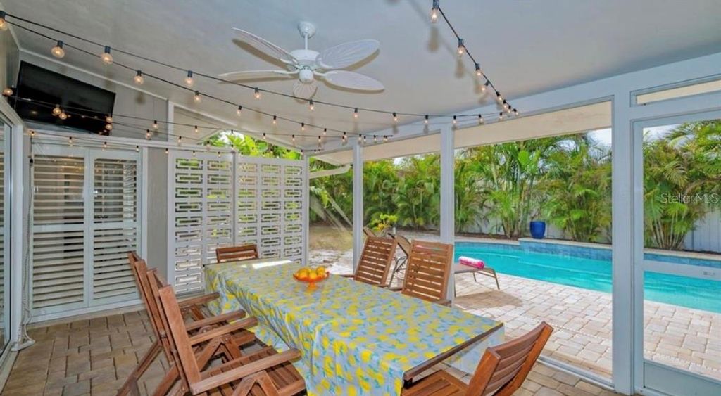 Image 12 of property listing at 2904 HOMASASSA ROAD, Sarasota, FL 34239