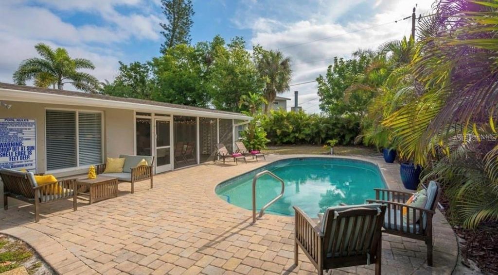 Image 15 of property listing at 2904 HOMASASSA ROAD, Sarasota, FL 34239