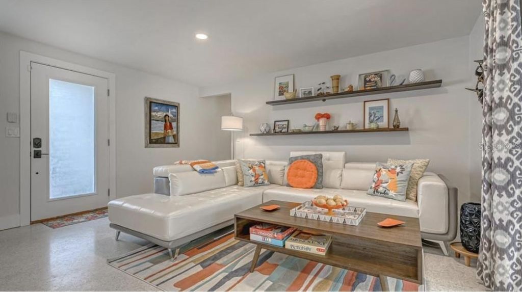 Image 3 of property listing at 2904 HOMASASSA ROAD, Sarasota, FL 34239