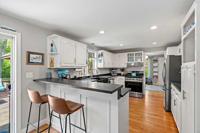 102 Elm St, Newbury, MA 01922