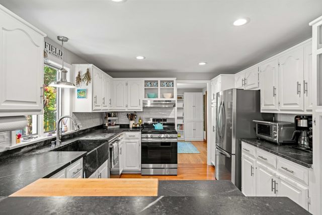 102 Elm St, Newbury, MA 01922