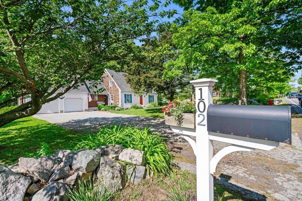 102 Elm St, Newbury, MA 01922