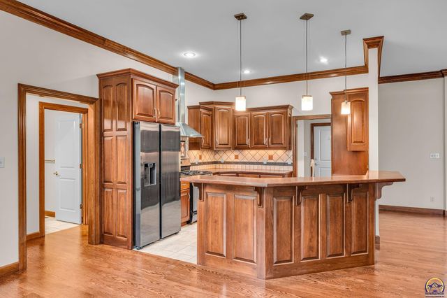 2801 SW Windermere DR, Topeka, KS 66614