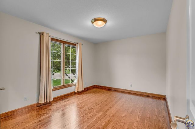 2801 SW Windermere DR, Topeka, KS 66614