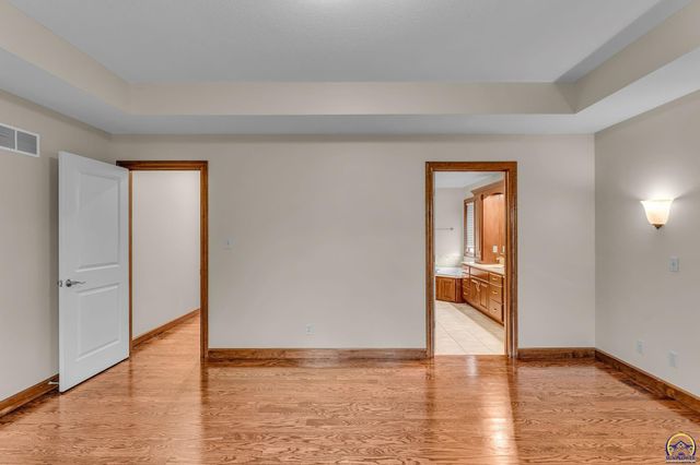 2801 SW Windermere DR, Topeka, KS 66614