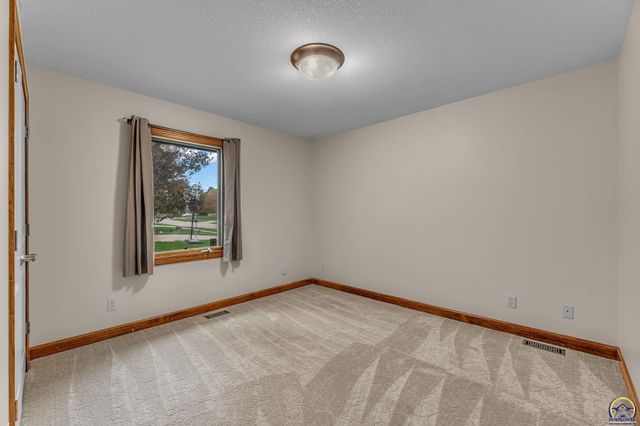 2801 SW Windermere DR, Topeka, KS 66614