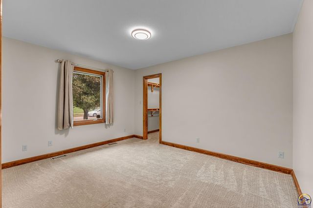 2801 SW Windermere DR, Topeka, KS 66614