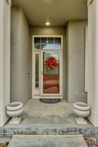 2801 SW Windermere DR, Topeka, KS 66614