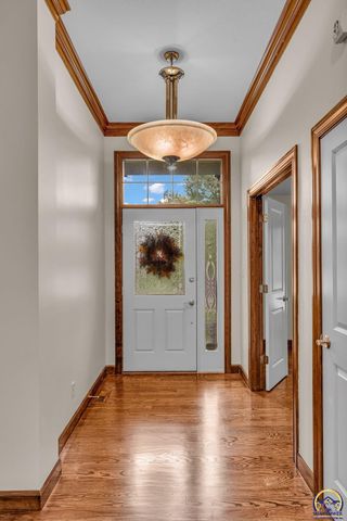 2801 SW Windermere DR, Topeka, KS 66614