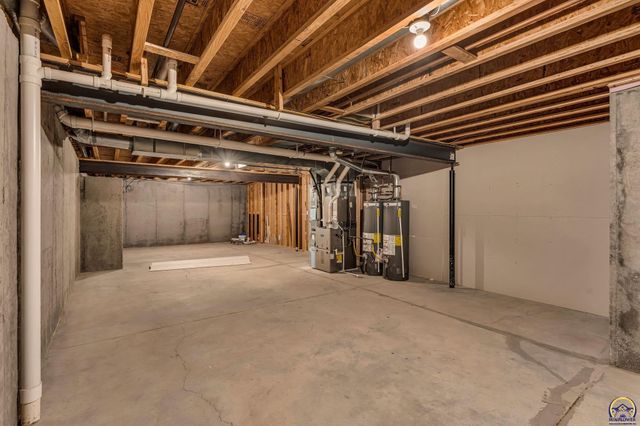 2801 SW Windermere DR, Topeka, KS 66614