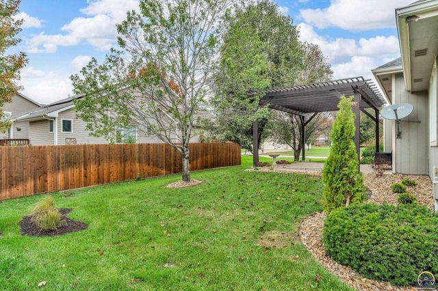 2801 SW Windermere DR, Topeka, KS 66614