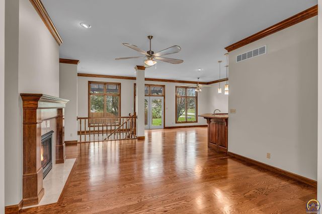 2801 SW Windermere DR, Topeka, KS 66614