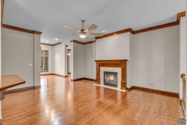 2801 SW Windermere DR, Topeka, KS 66614