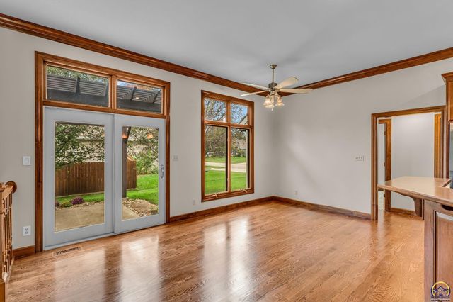 2801 SW Windermere DR, Topeka, KS 66614