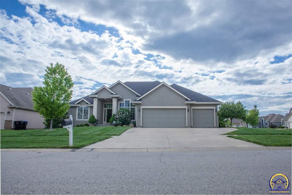 2801 SW Windermere DR, Topeka, KS 66614