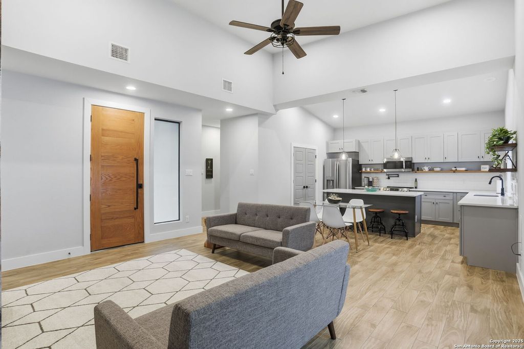 574 Indian Scout, Spring Branch, TX 78070