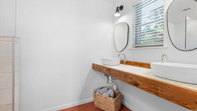 111 Mission, New Braunfels, TX 78130