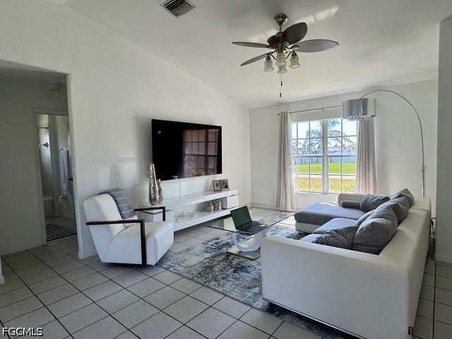 217 SW 13th TER, Cape Coral, FL 33991