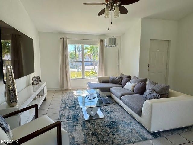 217 SW 13th TER, Cape Coral, FL 33991