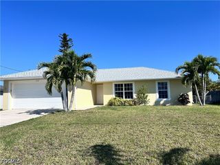 217 SW 13th TER, Cape Coral, FL 33991