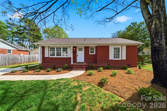 4809 Brooktree Drive, Charlotte, NC 28208