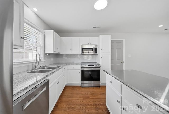 4809 Brooktree Drive, Charlotte, NC 28208