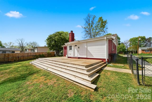 4809 Brooktree Drive, Charlotte, NC 28208