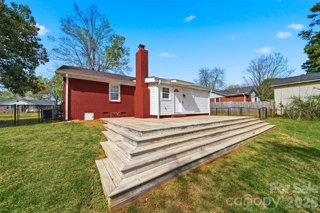 4809 Brooktree Drive, Charlotte, NC 28208