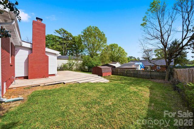 4809 Brooktree Drive, Charlotte, NC 28208