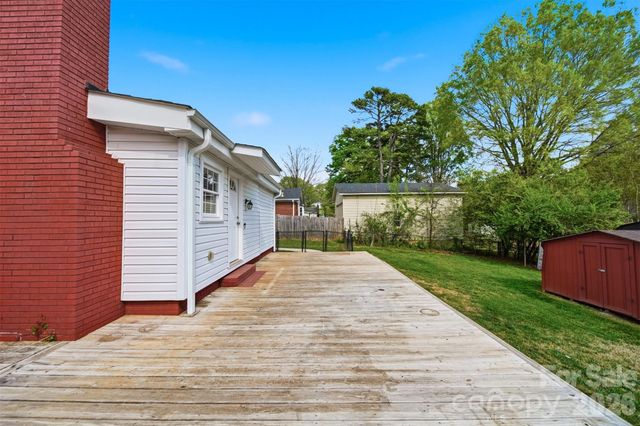 4809 Brooktree Drive, Charlotte, NC 28208