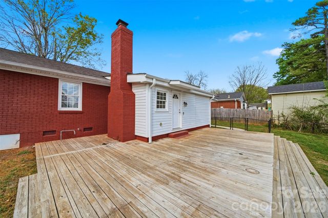 4809 Brooktree Drive, Charlotte, NC 28208