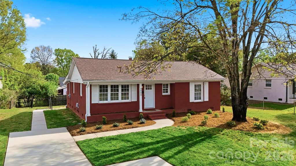 4809 Brooktree Drive, Charlotte, NC 28208
