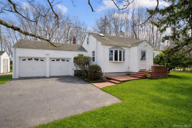 281 Woodacres Road, East Patchogue, NY 11772