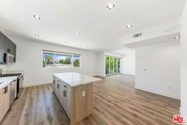 10842 Victory Boulevard 301, North Hollywood (los Angeles), CA 91606