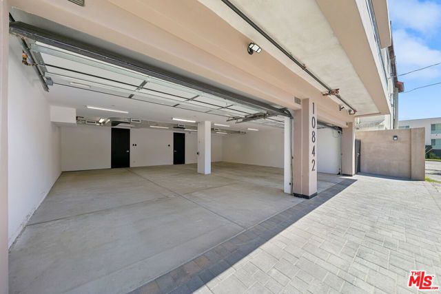 10842 Victory Boulevard 301, North Hollywood (los Angeles), CA 91606