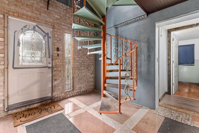 641 N 200 E, Valparaiso, IN 46383