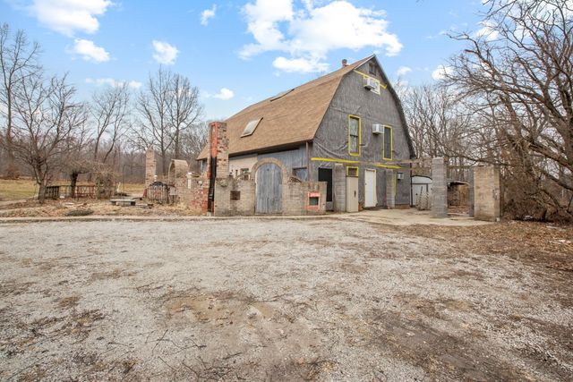 641 N 200 E, Valparaiso, IN 46383