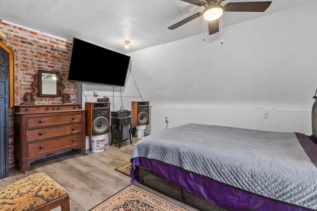 641 N 200 E, Valparaiso, IN 46383