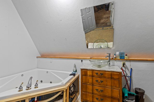 641 N 200 E, Valparaiso, IN 46383