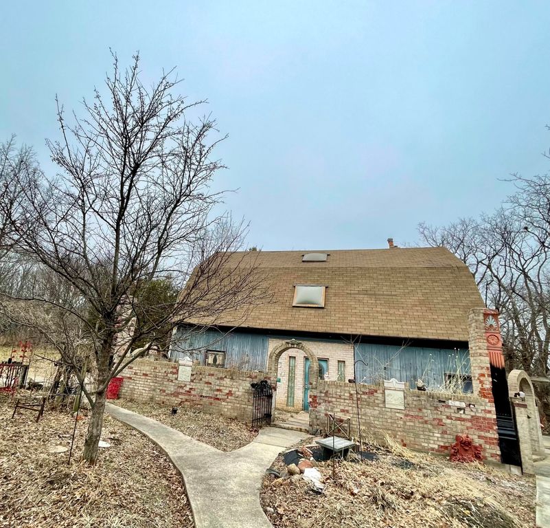 641 N 200 E, Valparaiso, IN 46383