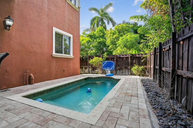 1705 NE 11th Street, Fort Lauderdale, FL 33304