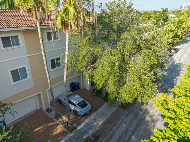 1705 NE 11th Street, Fort Lauderdale, FL 33304