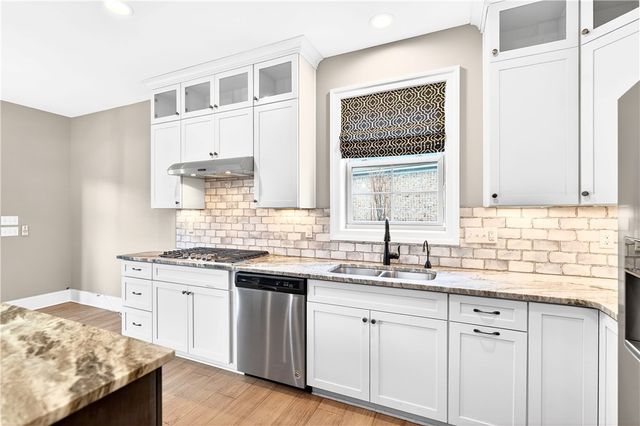 219 Lucca Ln, Upper St Clair, PA 15241