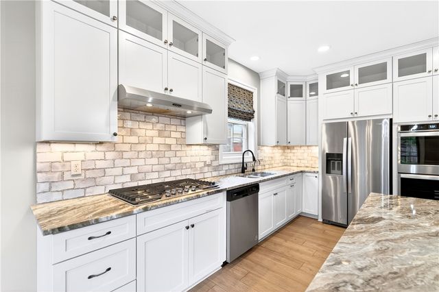 219 Lucca Ln, Upper St Clair, PA 15241