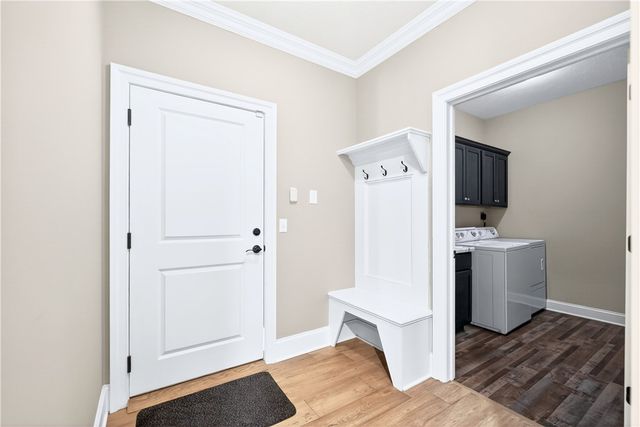 219 Lucca Ln, Upper St Clair, PA 15241